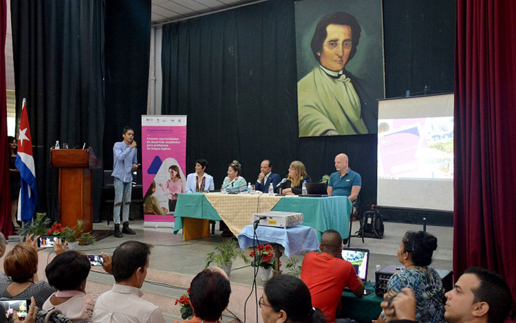 Embajador del Reino Unido de Gran Bretaña e Irlanda del Norte en Cuba, excelentí­simo Sir George Hollingbery KCMG, participó en el evento ELT Road Show 2022 en la sede Pedagógica Félix Varela, de Villa Clara.