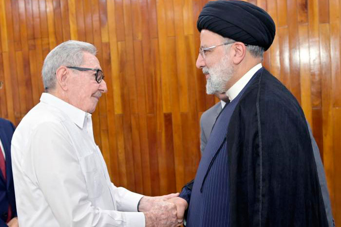 El líder de la Revolución Cubana, General de Ejército Raúl Castro Ruz, recibió este jueves al presidente de la República Islámica de Irán, Excmo. Dr. Ayatollah Seyed Ebrahim Raisi