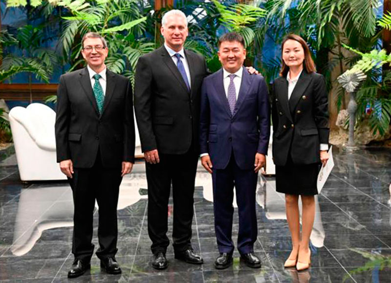 Díaz-Canel recibió a Zoljargal Seseer, embajador de Mongolia en Cuba.