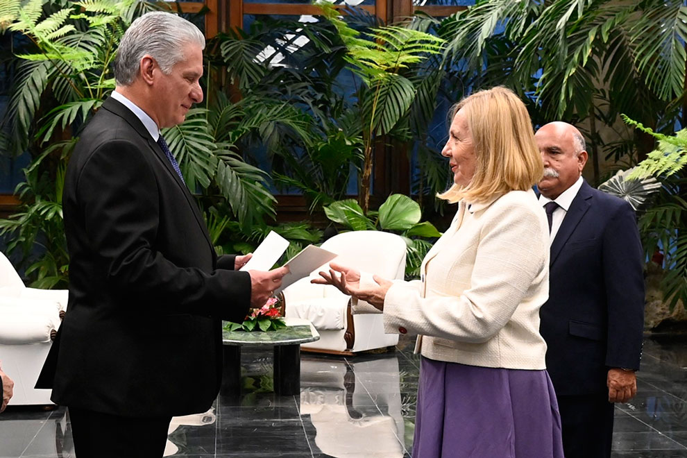 Díaz-Canel y Joanna Kozinska-Frybes, embajadora de Polonia.