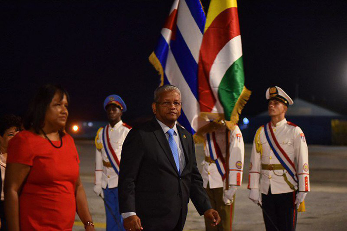 La viceministra de Relaciones Exteriores Anyansi Rodríguez recibió al presidente de la República de Seychelles, Wavel Ramkalawa. 