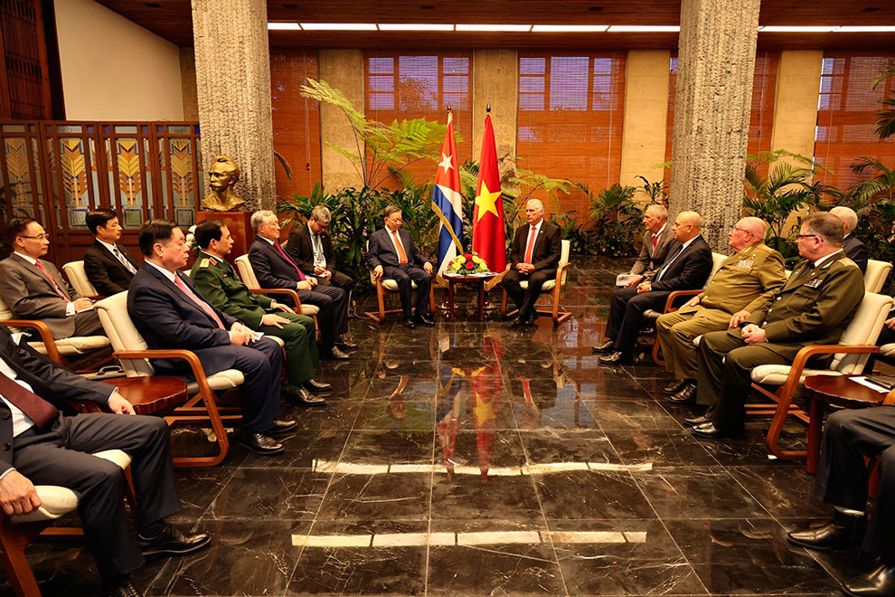 Conversaciones oficiales entre los presidentes de Cuba y Vietnam.