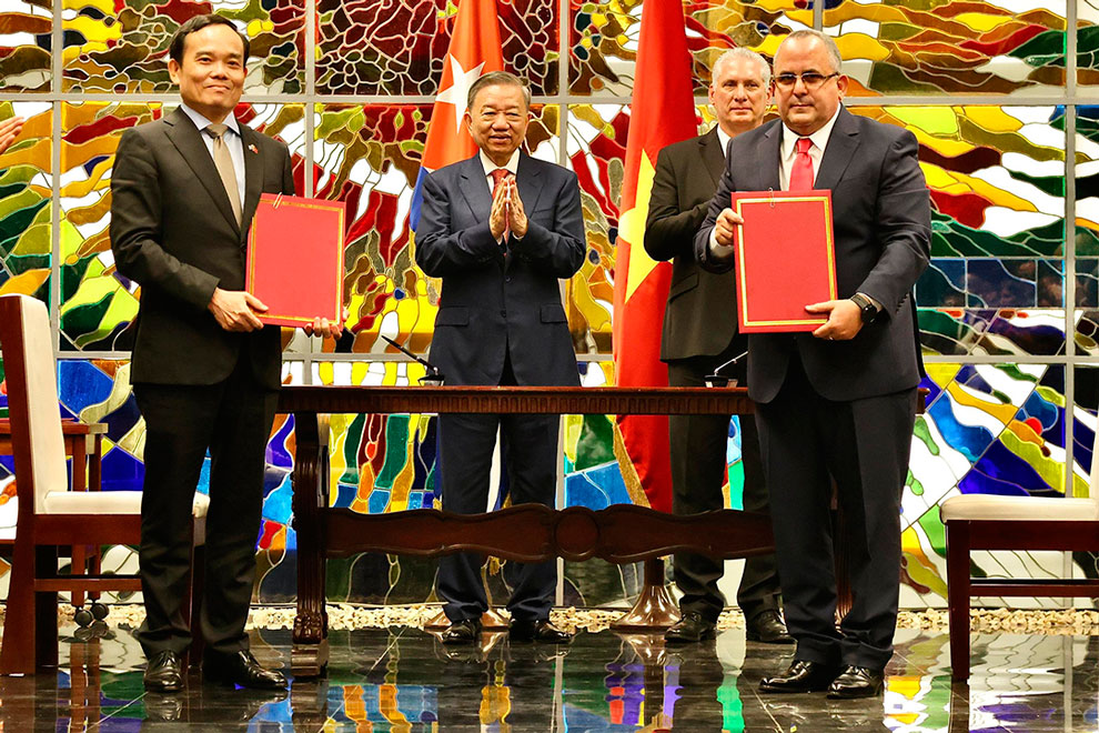 Firma de instrumentos bilaterales entre Cuba y Vietnam.