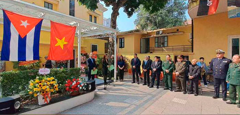 Acto de solidaridad con Cuba en Vietnam.