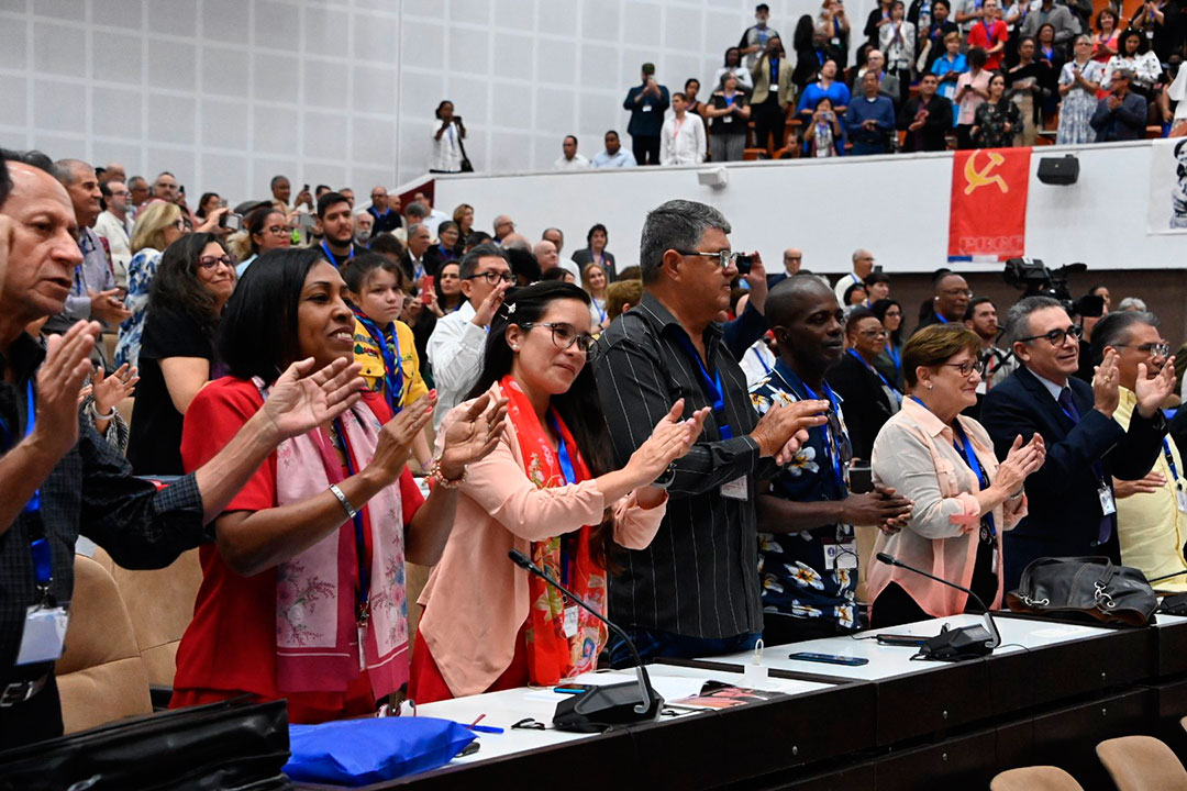 Participantes en la VI Conferencia internacional Por el Equilibrio del Mundo Con todos y para el bien de todos.