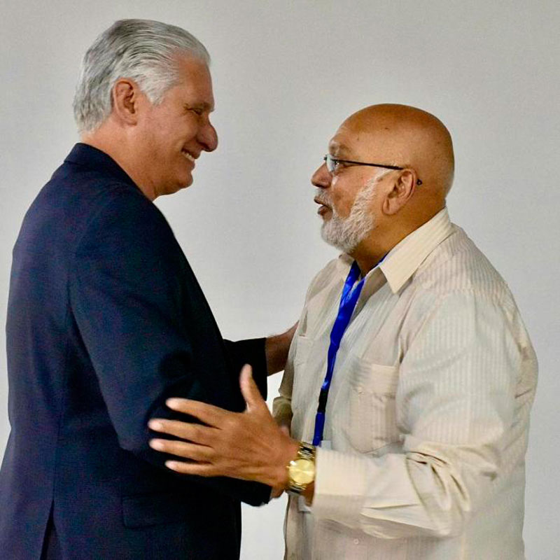 Presidente cubano, Miguel Díaz-Canel, y Donald Ramotar, expresidente de Guyana.