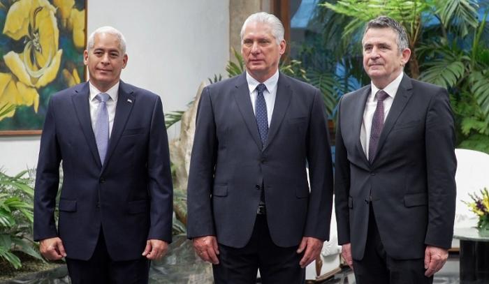 Presidente cubano, Miguel Díaz-Canel, recibe al embajador de Bosnia y Herzegovina, Aleksandar Bogdanic. 