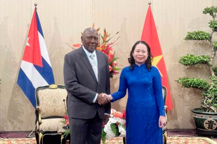 Vo Thi Anh Xuan y Salvador Valdés Mesa.