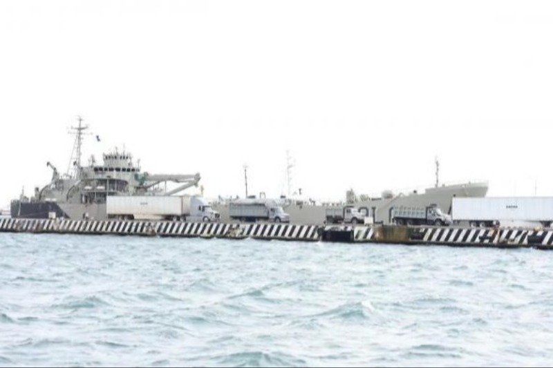 Buques de carga con ayuda humanitaria de México.