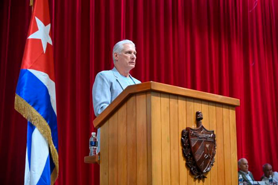 Presidente cubano, Miguel Díaz-Canel,  habla a los integrantes del Convoy Nuestra América.