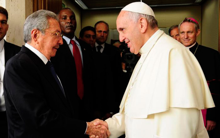 Raúl Castro visita a su Santidad Francisco en el Vaticano en 2015 Foto: Estudios Revolución