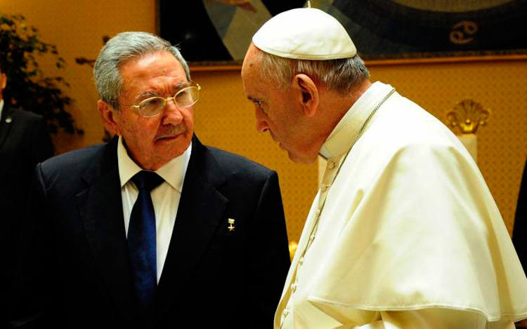 Raúl Castro junto a su Santidad 