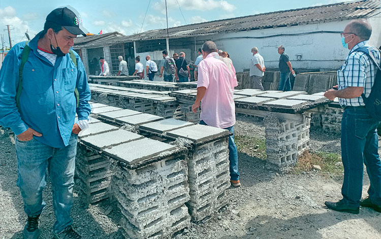 Recorrido por la UEB de Encrucijada perteneciente a la empresa Plomac de Villa Clara.