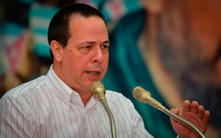 José Angel Portal Miranda, ministro de Salud Pública. 