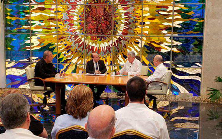 Mesa Redonda sobre el coronavirus.