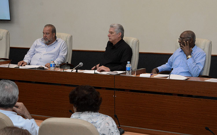 Presidente de Cuba, Miguel Díaz-Canel, preside reunión sobre el enfrentamiento y control del COVID-19 el 21 de marzo de 2020.
