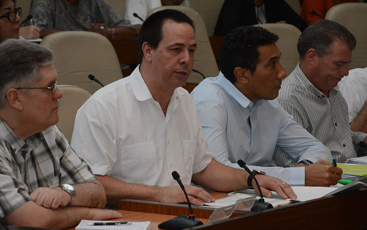 José íngel Portal Miranda, ministro de Salud Pública, en reunión sobre el COVID-19, el 20 de marzo de 2020.