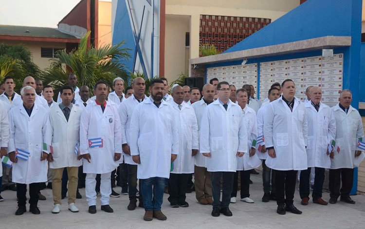 Brigada médica cubana parte a Italia para combatir la COVID-19.