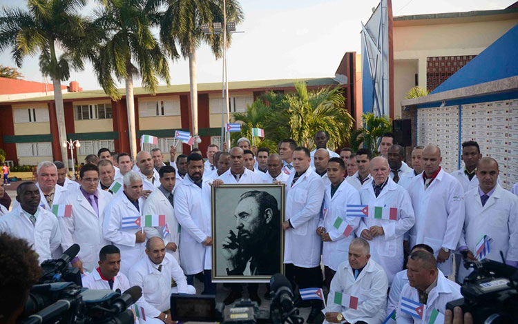 Brigada médica cubana que laborará en Italia para combatir la COVID-19.