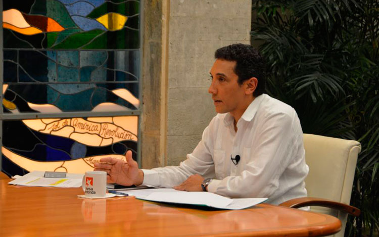 Eduardo Rodrí­guez Dávila, ministro de Transporte comparece en la Mesa Redonda Cuba contra la COVID-19.