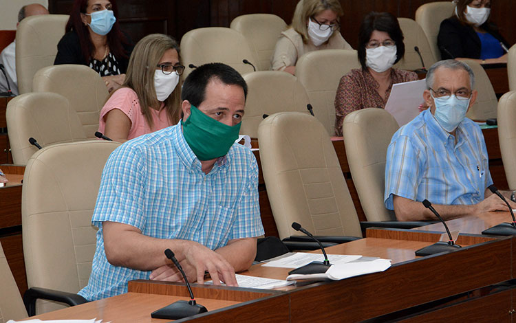 José Ángel Portal MIranda ,ministro de Salud Pública de Cuba.