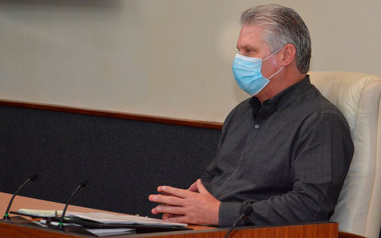 Presidente de Cuba, Miguel Díaz-Canel, en reunión diaria de análisis sobre la COVID-19 en el país.