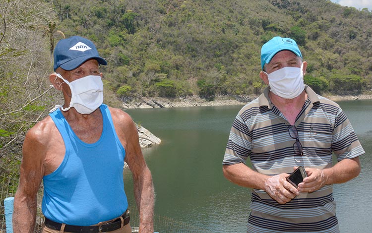 El Papa y Papillo (padre e hijo), trabajadores de la presa Hanabanilla, de Villa Clara. El Papa y Papillo (padre e hijo), trabajadores de la presa Hanabanilla, de Villa Clara.