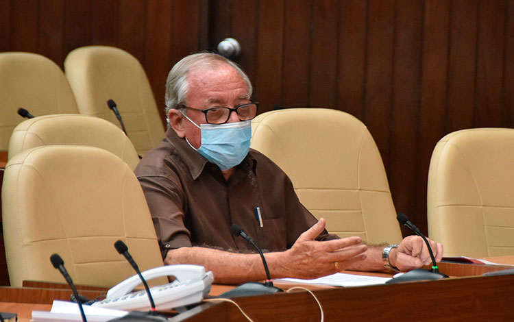 Reunión del presidente de Cuba, Miguel Dí­az-Canel, con expertos de cientí­ficos cubanos