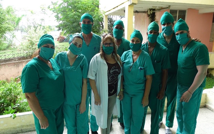 La Dra. Marta Reguera García, directora del Centro de Medicina del Deporte, e integrantes del colectivo asistencial. La Dra. Marta Reguera García, directora del Centro de Medicina del Deporte, e integrantes del colectivo asistencial.