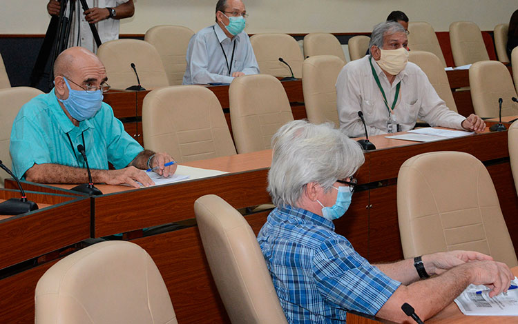 Reunión del presidente de Cuba, Miguel Dí­az-Canel, con expertos de Salud Pública de Cuba.