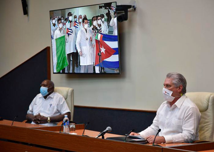 Presidente cubano, Miguel Díaz-Canel, pronuncia palabras de recibimiento a brigada médica cubana procedente de Crema, Italia.
