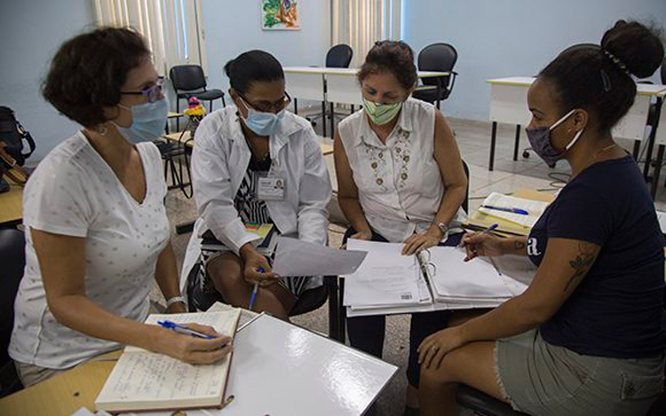 Equipo del Centro Nacional Coordinador de Ensayos Clí­nicos (Cencec) encargado de la conducción y vigilancia del progreso del ensayo. Foto: Ismael Francisco/ Cubadebate.