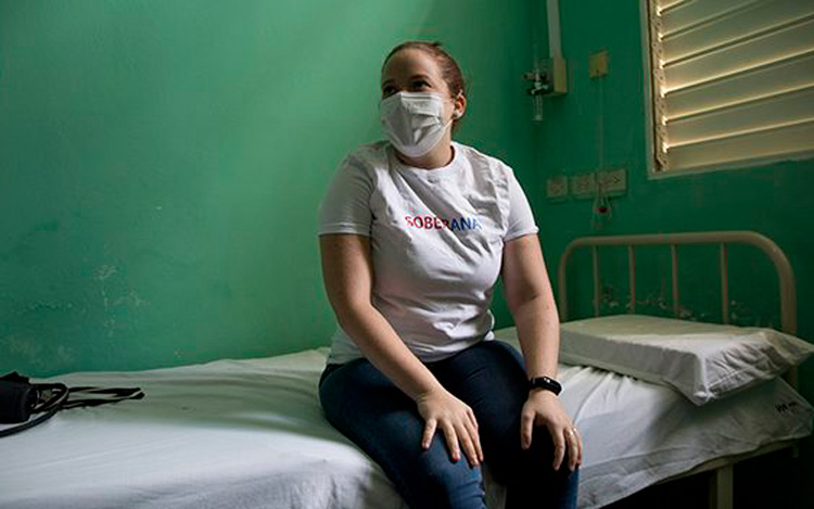 Diana Carla Borges, 22 años, una de los primeros 20 voluntarios. Foto: Ismael Francisco/ Cubadebate.