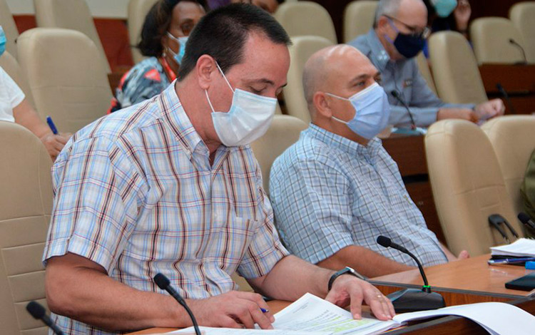 Ministro de Salud de Cuba, José Ángel Portal, en chequeo de la COVID-19 en Cuba, el 14 de septiembre de 2020.