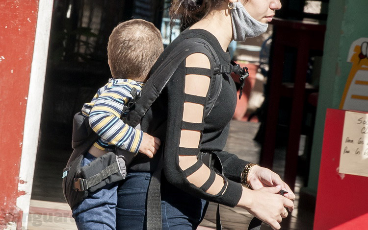Mujer con su hijo pequeño, Mujer con su hijo pequeño,