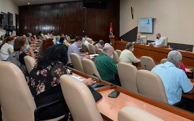 Reunión de análisis de la COVID-19 en Cuba, encabezada por el presidente, Miguel Díaz-Canel, el 4 de enero de 2021.