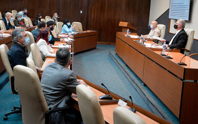 Encuentro del presidente de la República, Miguel Díaz-Canel Bermúdez, con científicos cubanos que participan en el enfrentamiento a la COVID-19.