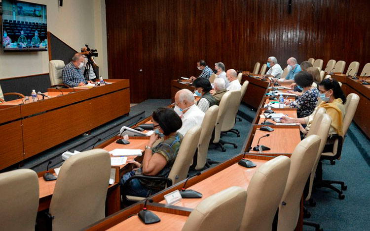 Reunión de análisis de la COVID-19 en Cuba, encabezada por el primer ministro, Manuel Marrero Cruz, el 15 de  febrero de 2021.