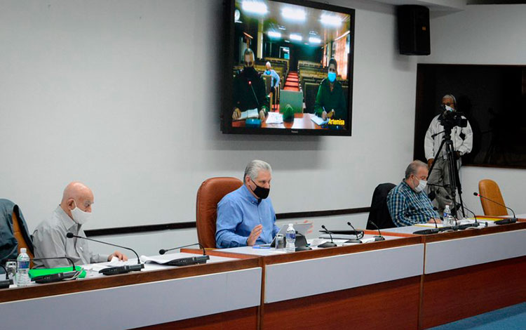 Presidente de Cuba, Miguel Díaz-Canel; primer ministro, Manuel Marrero, y segundo secretario del PCC. José Ramón Machado Ventura, en reunión de análisis de la COVID-19 en Cuba.