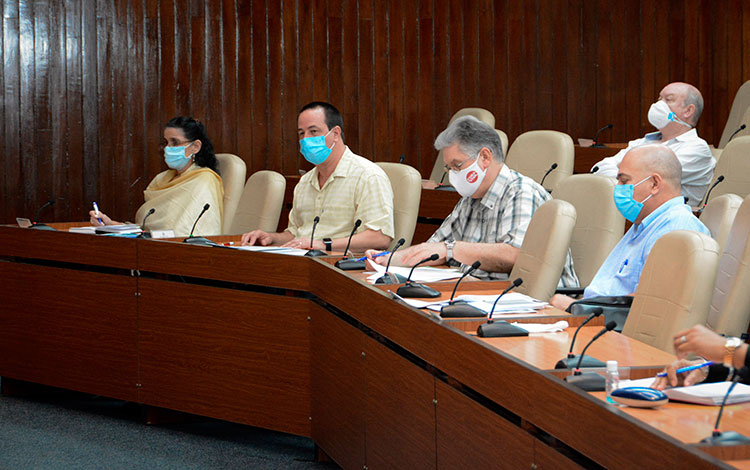José íngel Portal Miranda, ministro de Salud Pública. 