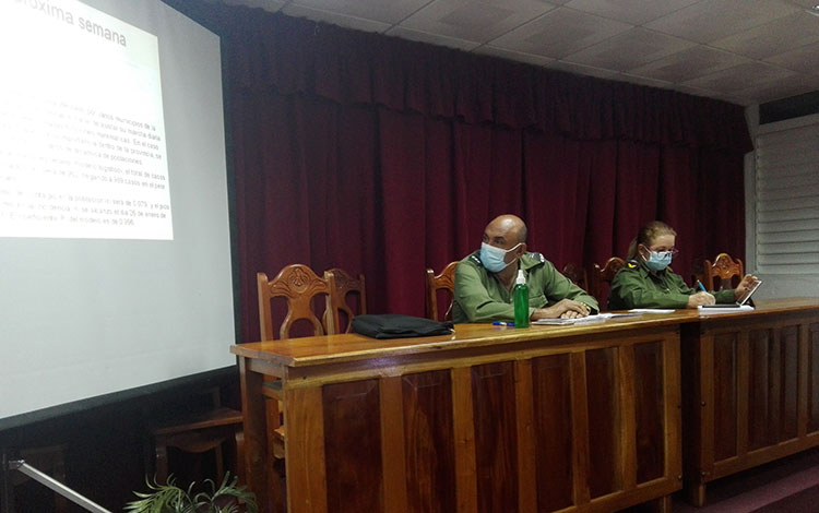 Yudí Rodríguez Hernández y Alberto López Díaz, presidente y vicepresidenta del Consejo de Defensa Provincial de Villa Clara.
