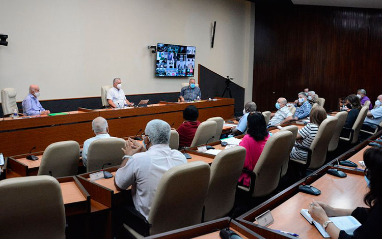 Reunión de análisis de la COVID-19 en Cuba, encabezada por el presidente, Miguel Díaz-Canel, el 18 de marzo de 2021.