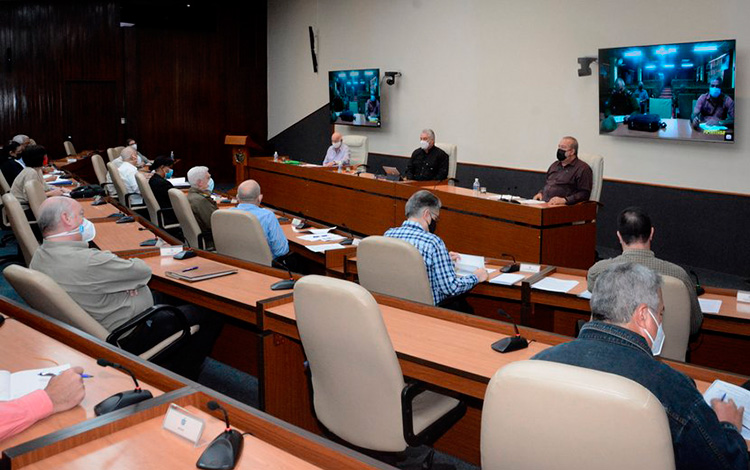 Reunión de análisis de la COVID-19 en Cuba, encabezada por el presidente, Miguel Díaz-Canel, el 3 de abril de 2021..