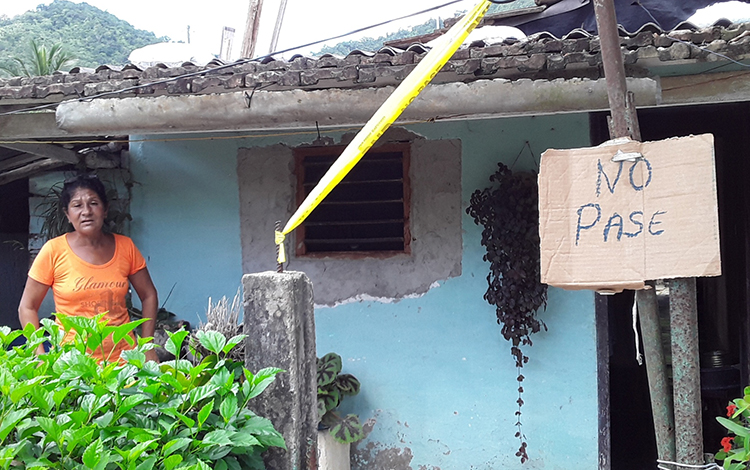 Annia Veití­a, pobladora de Jibacoa, en las montañas de Villa Clara.