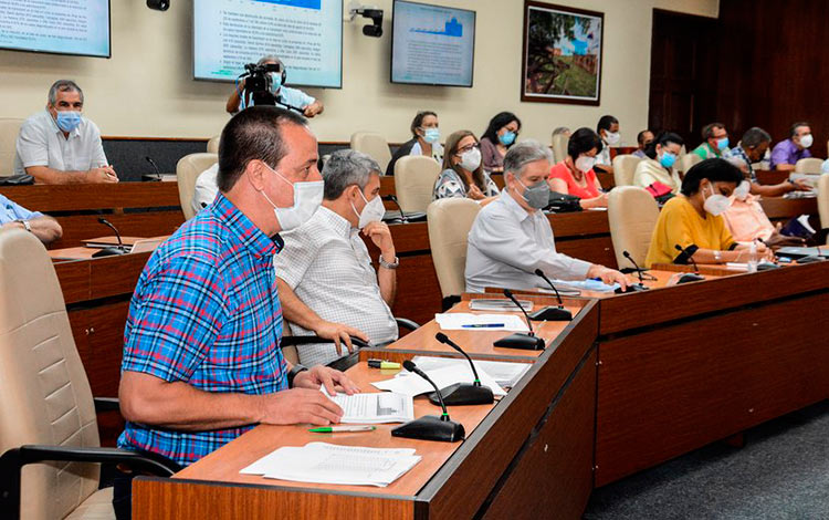 José Ángel Portal Miranda, ministro de Salud Pública de Cuba, informa sobre la situación epidemiológica en el país.