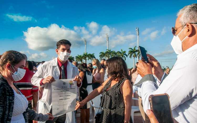 Concluye la etapa universitaria, ahora a entregarse al sacerdocio al servicio de los necesitados.