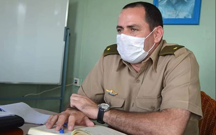 Doctor Yaiquier Dí­az Morales, vice director asistencial del hospital militar Comandante Manuel Fajardo Rivero, de Villa Clara.