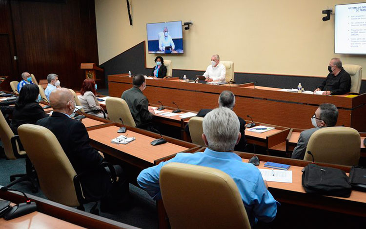 Encabeza presidente Miguel Díaz-Canel reunión sobre ciencia e innovación el en sistema de Salud en Cuba.