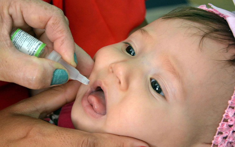Vacunación antipolio en Cuba.