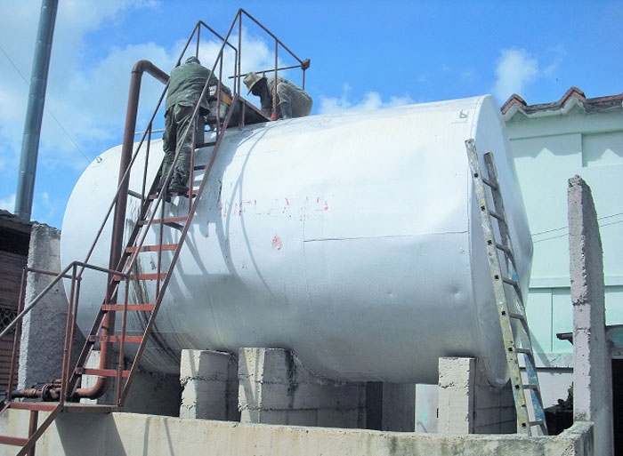 Mantenimiento a los tanques de agua y de combustible del Hospital Militar de Villa Clara.